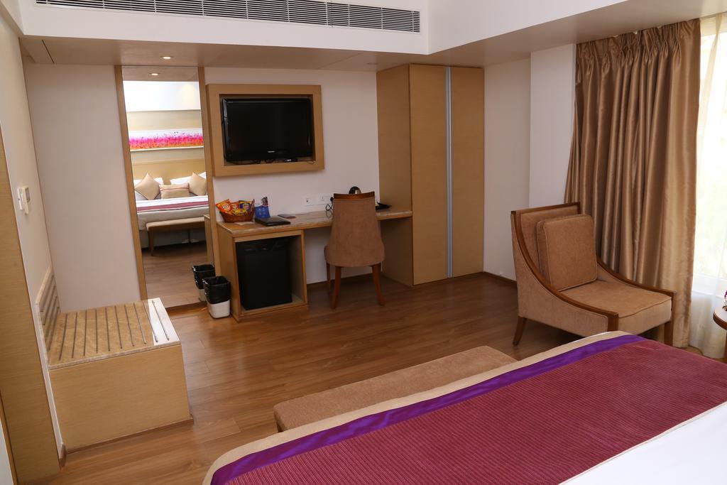 Sarovar Portico Rivera Ahmedabad Exterior photo